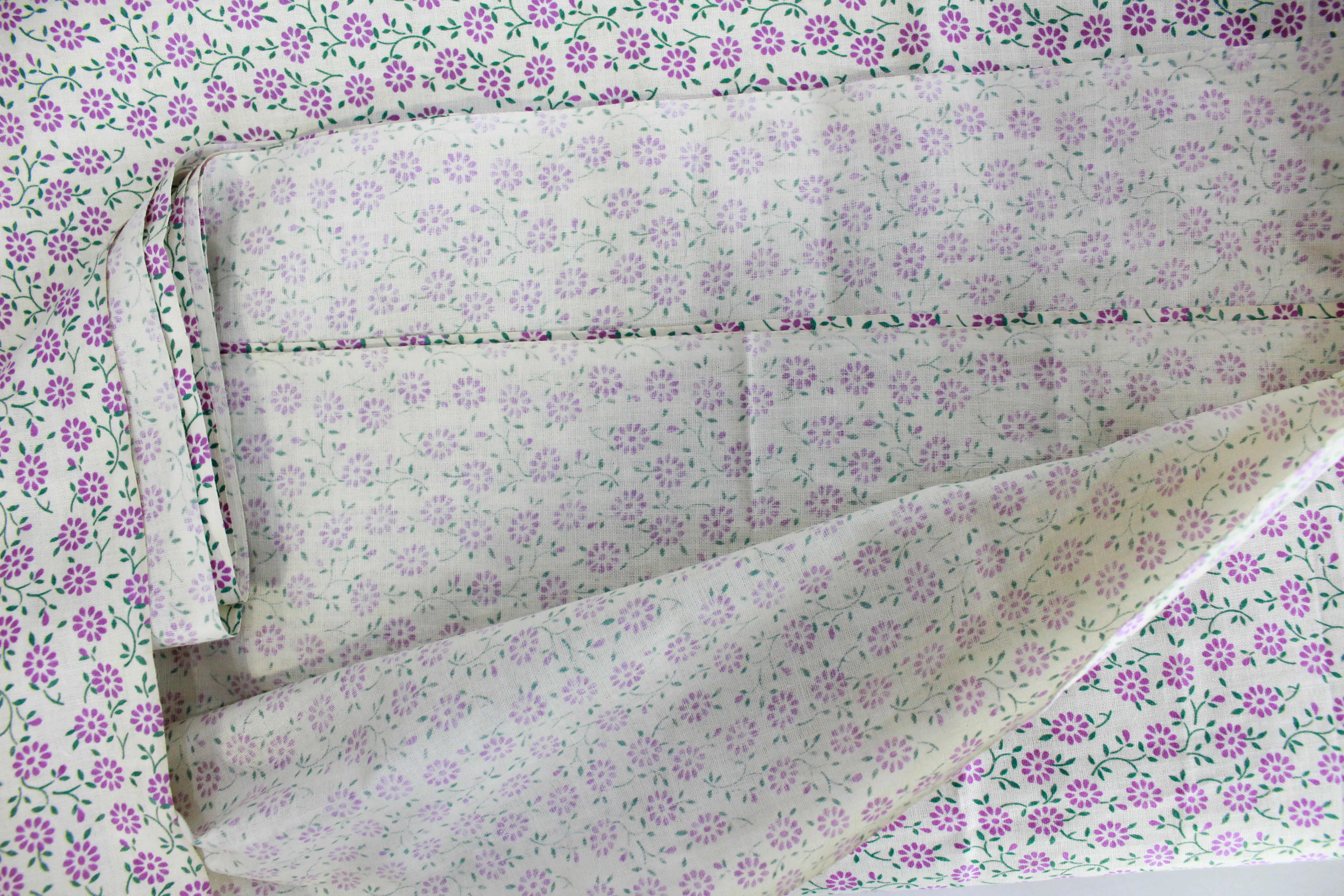 1950s Lilac Purple Dainty Floral Print Cotton Fabric 8 1/2 Yards