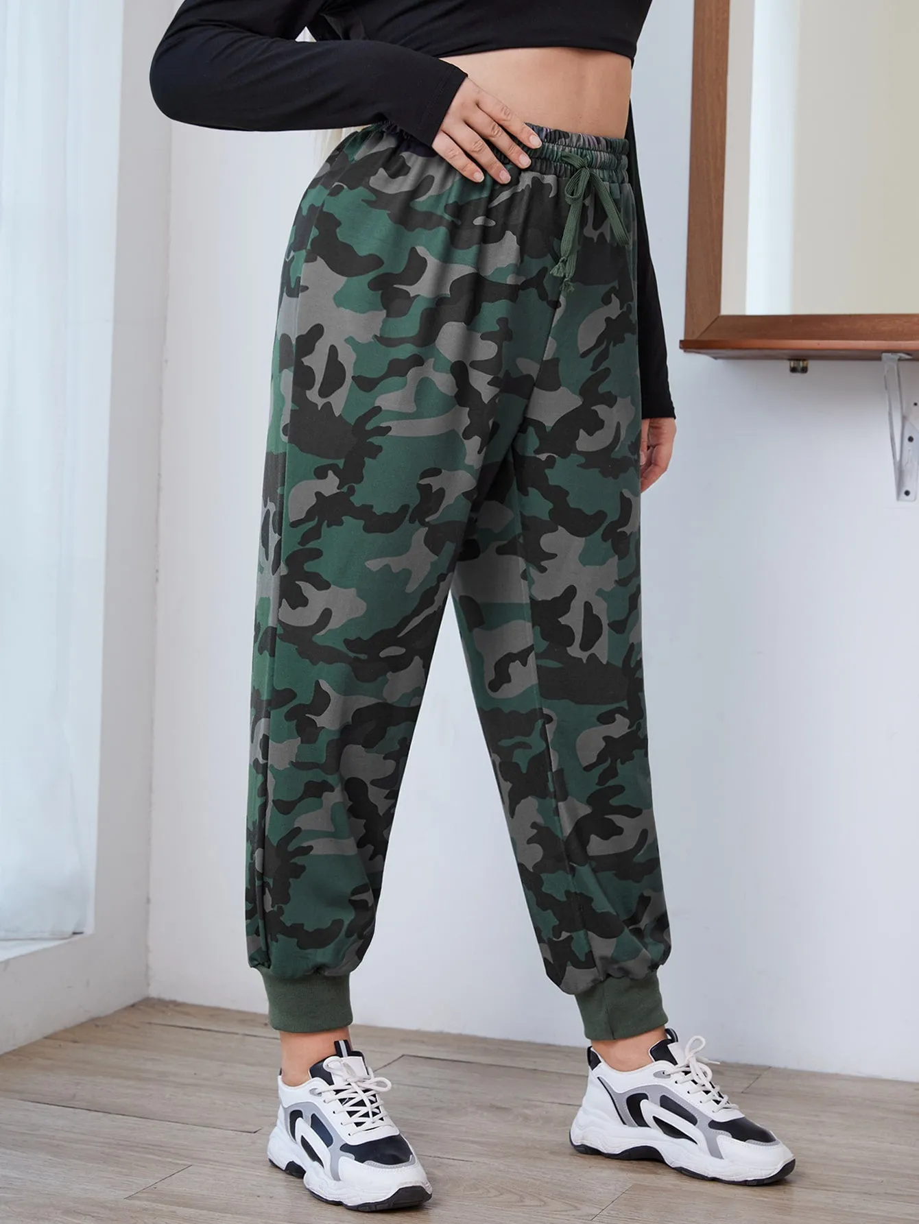 Camo Drawstring High Waist Cropped Plus Size Sweatpants