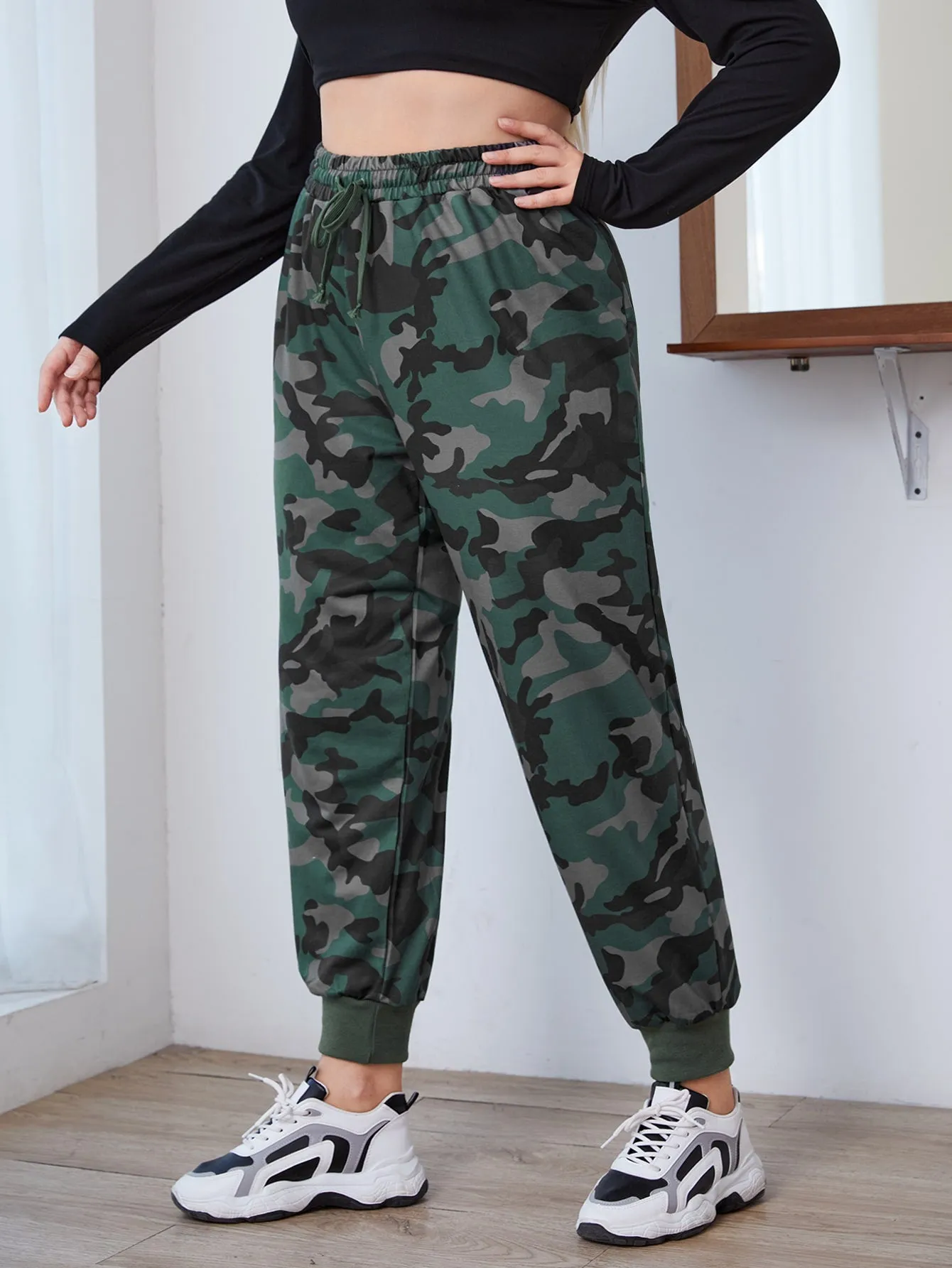 Camo Drawstring High Waist Cropped Plus Size Sweatpants