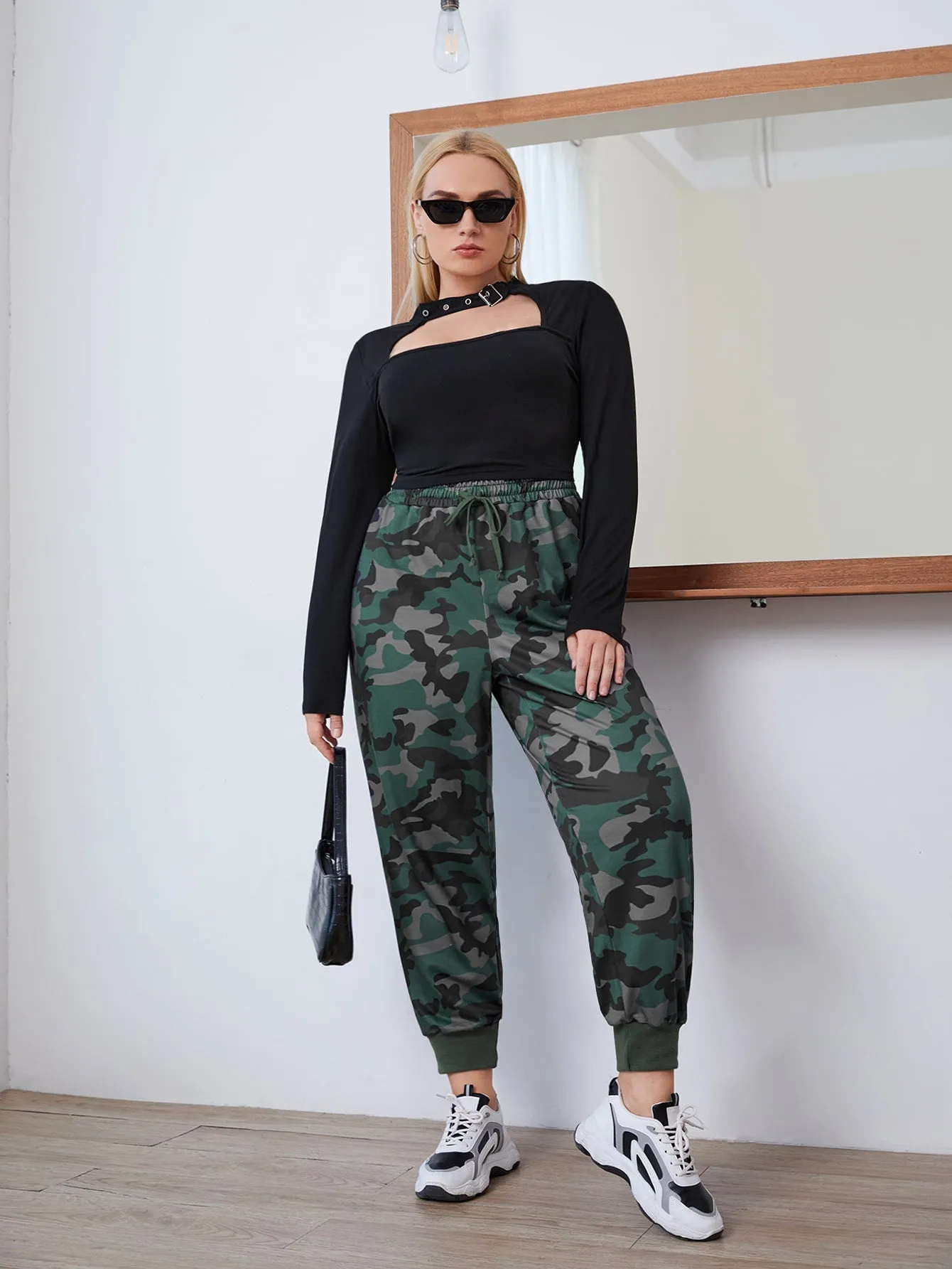 Camo Drawstring High Waist Cropped Plus Size Sweatpants