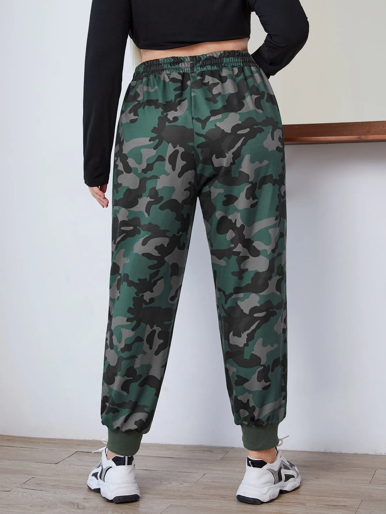 Camo Drawstring High Waist Cropped Plus Size Sweatpants