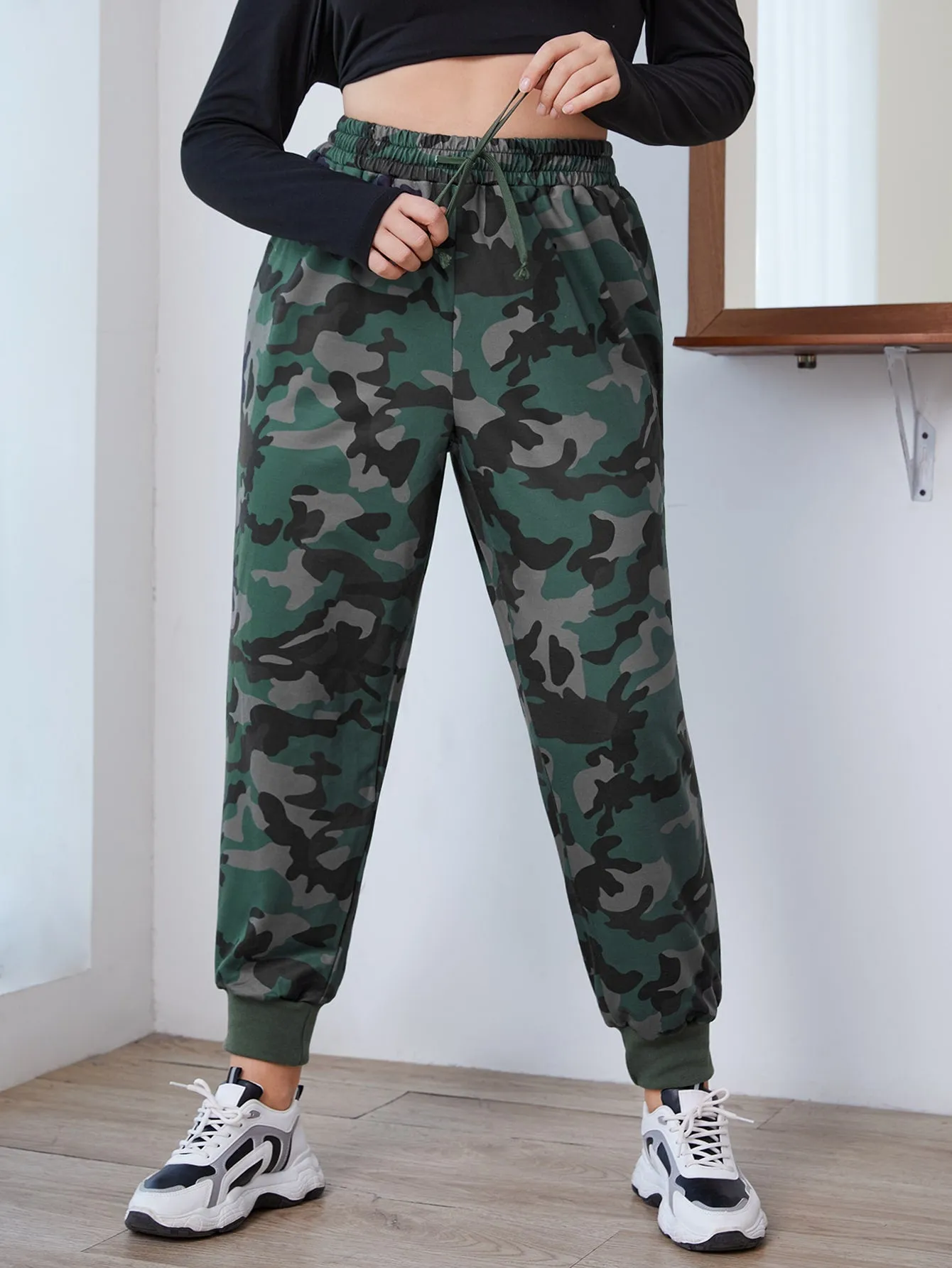 Camo Drawstring High Waist Cropped Plus Size Sweatpants