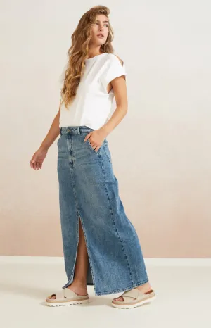 Denim maxi skirt with side pockets, slit and zip fly