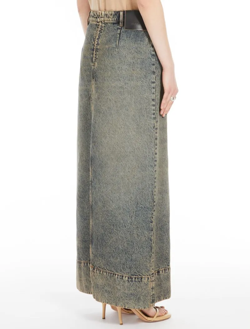 Long skirt in worn denim