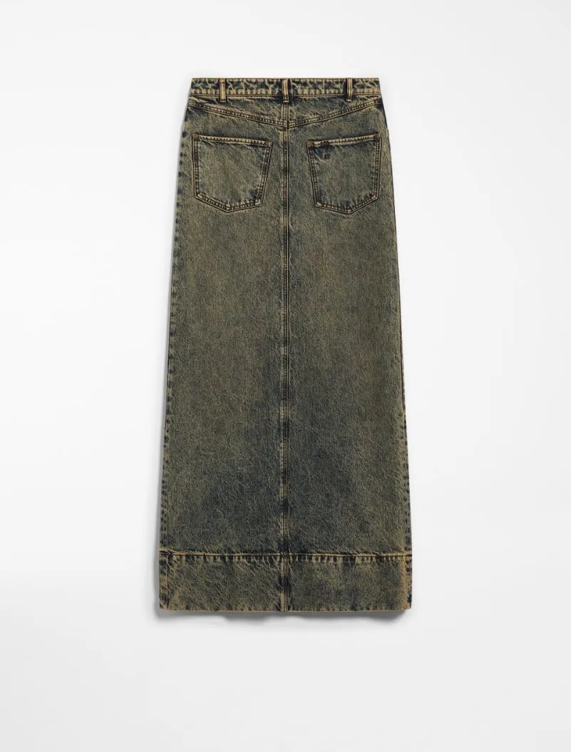 Long skirt in worn denim