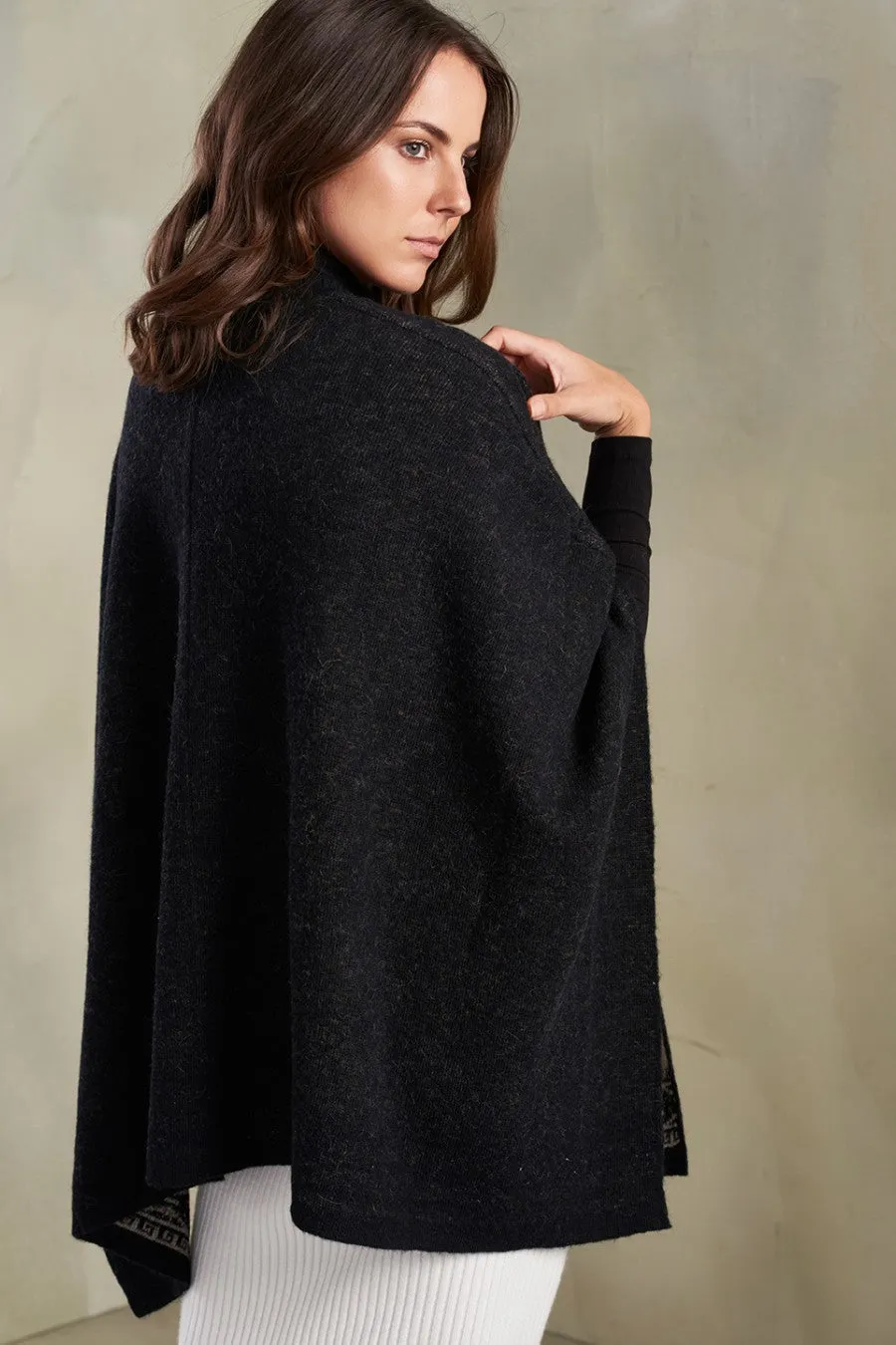 Remi Cape Baby Alpaca Color Black & Sabbia