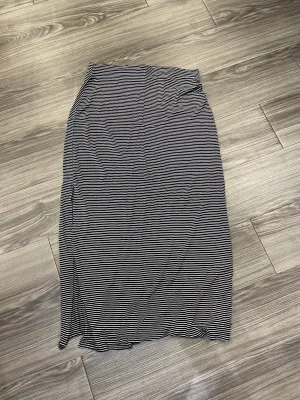 Skirt Maxi By Old Navy In Striped Pattern, Size: L