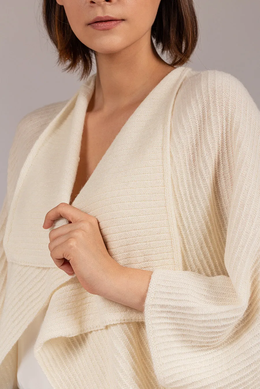 Tinaja Cape Baby Alpaca Color Ecru